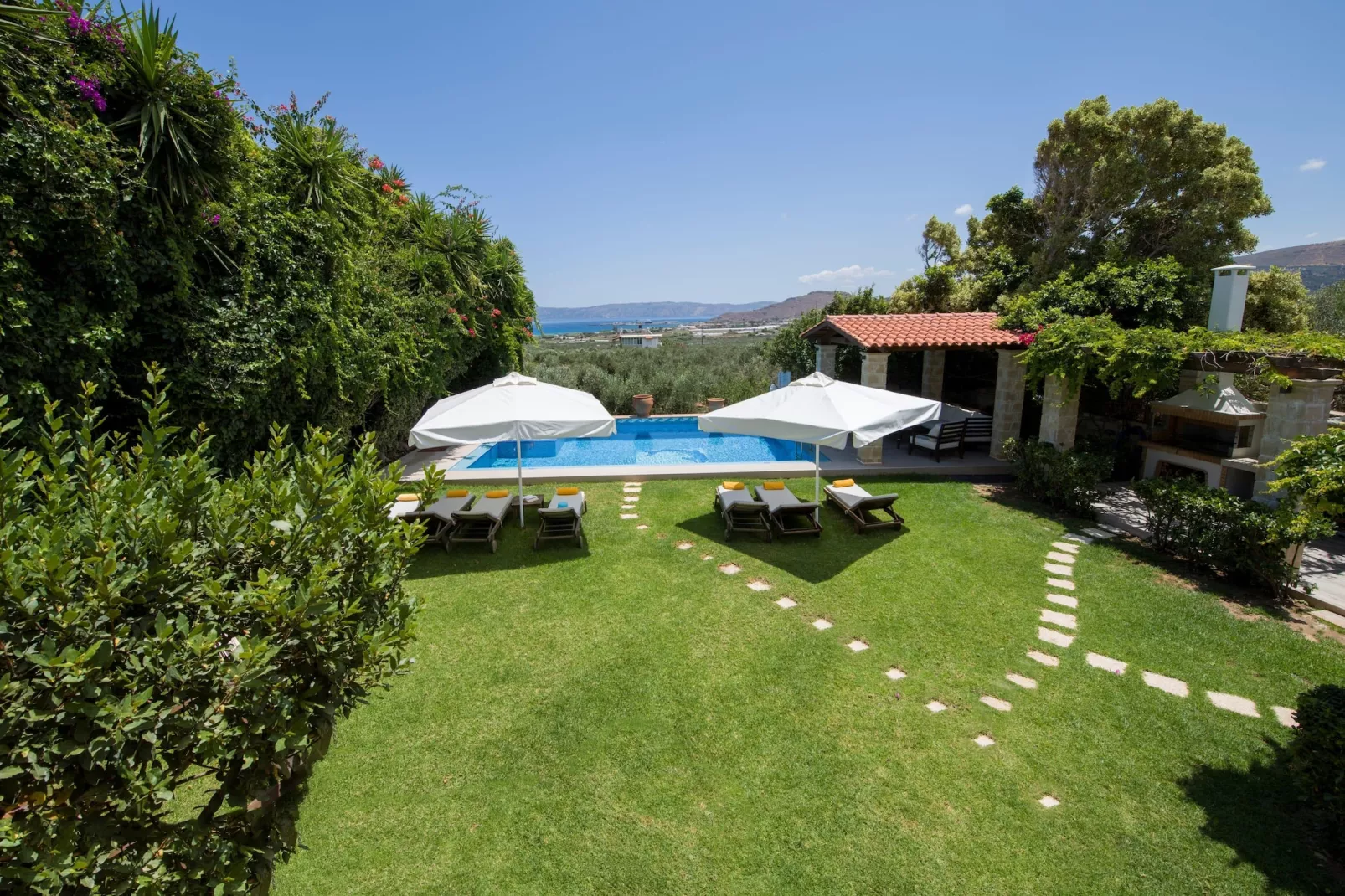 Villa Arhontariki 7prs-Garten Sommer