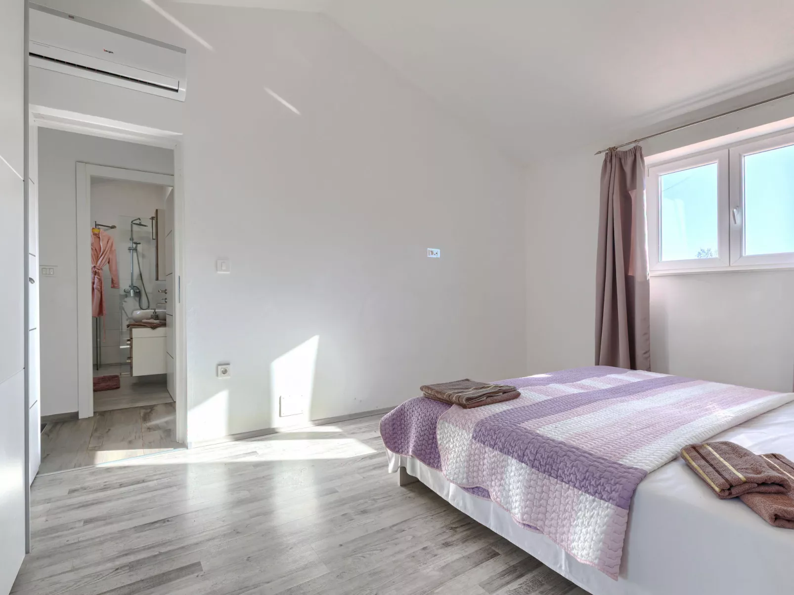 Istria Queen-Drinnen