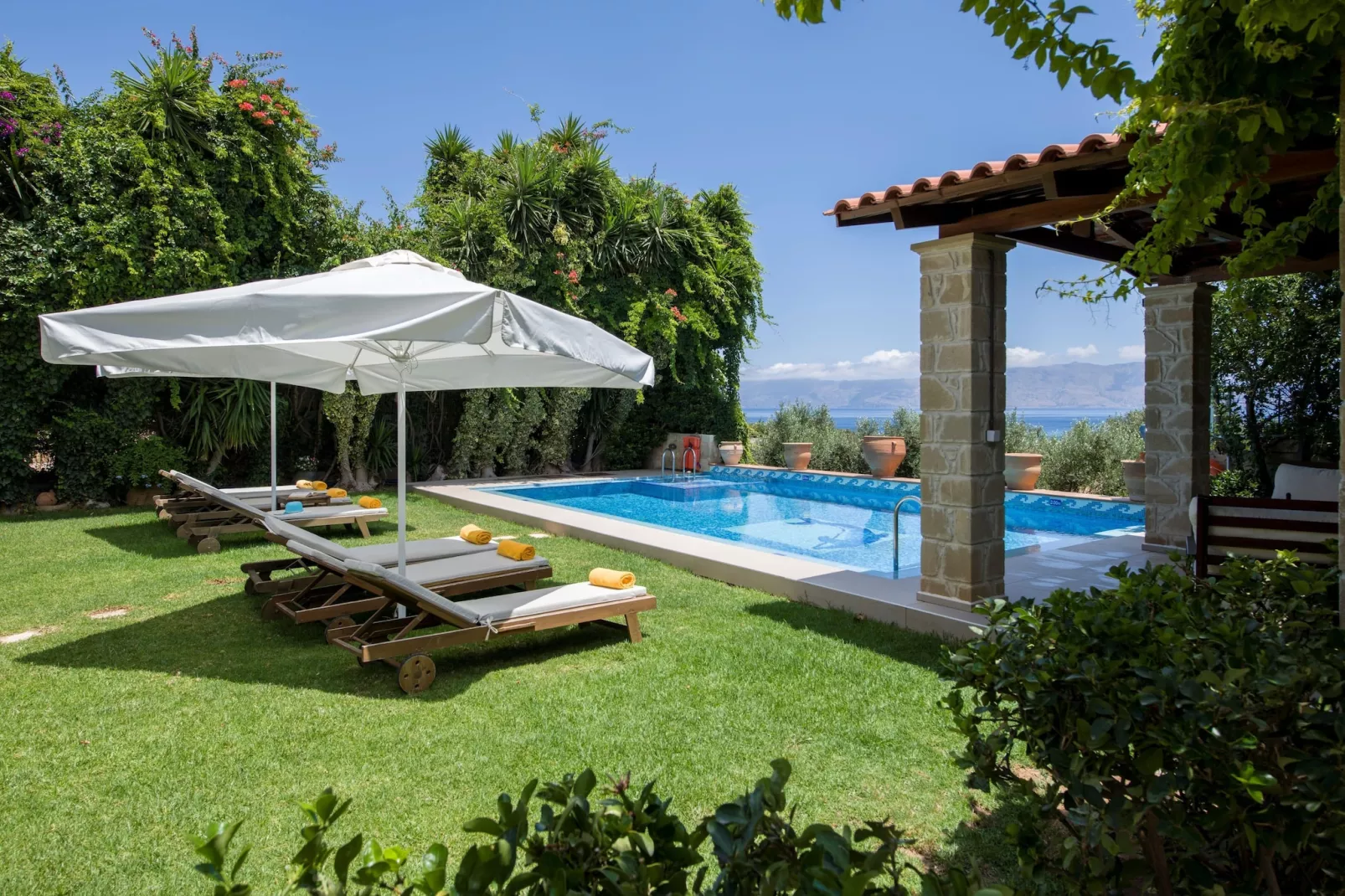 Villa Arhontariki 8prs-Garten Sommer