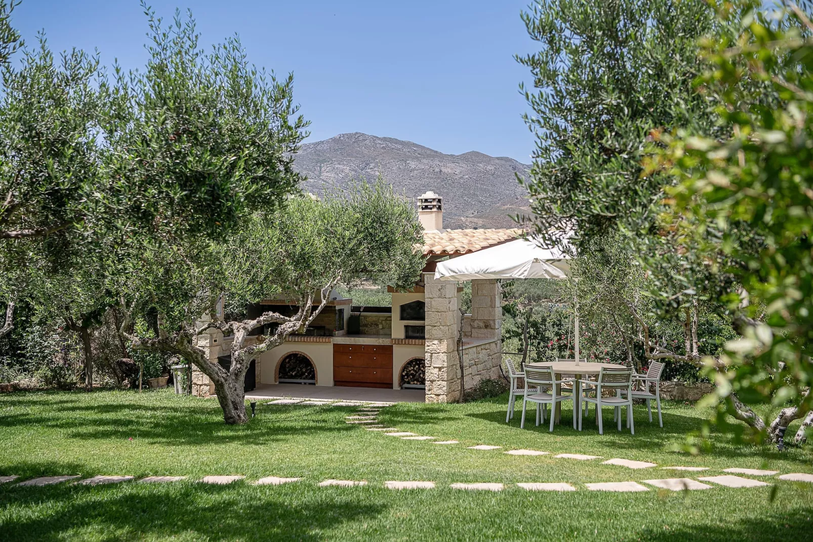 Villa Aloni 8prs-Jardins en été