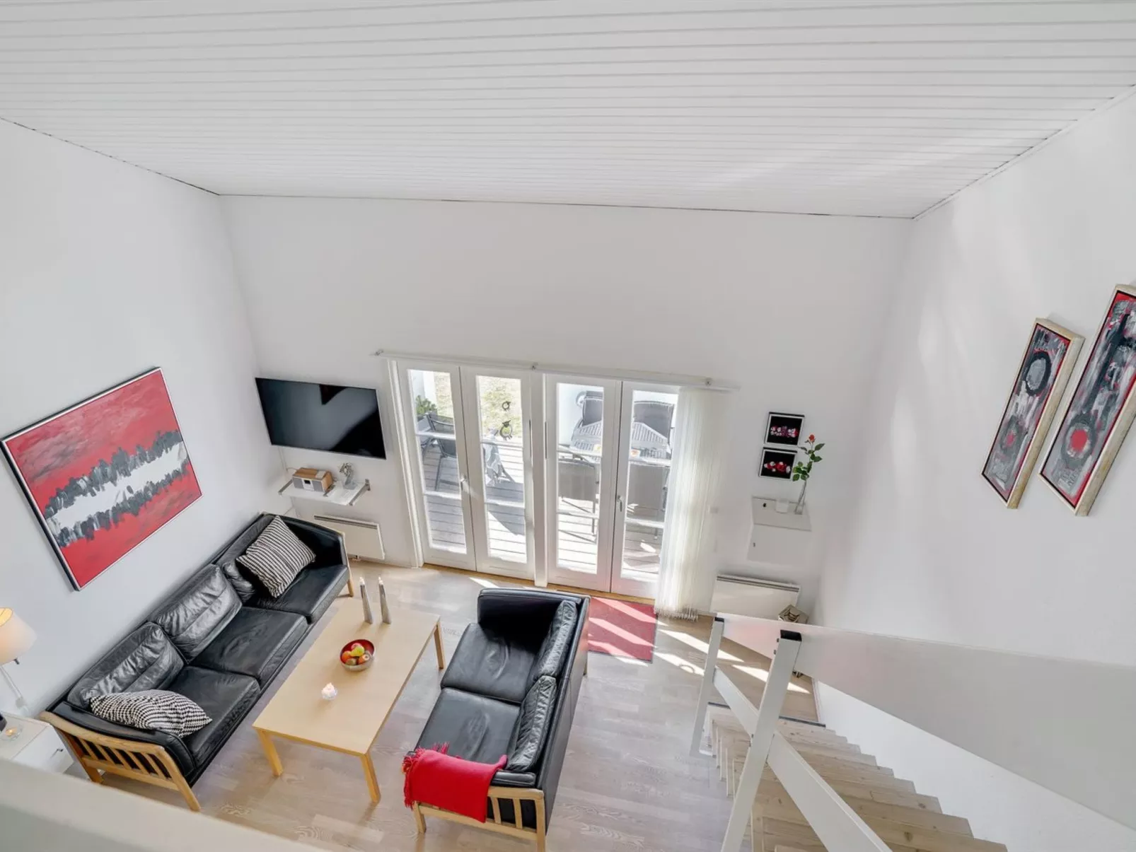 "Idunn" - 100m to the fjord-Drinnen