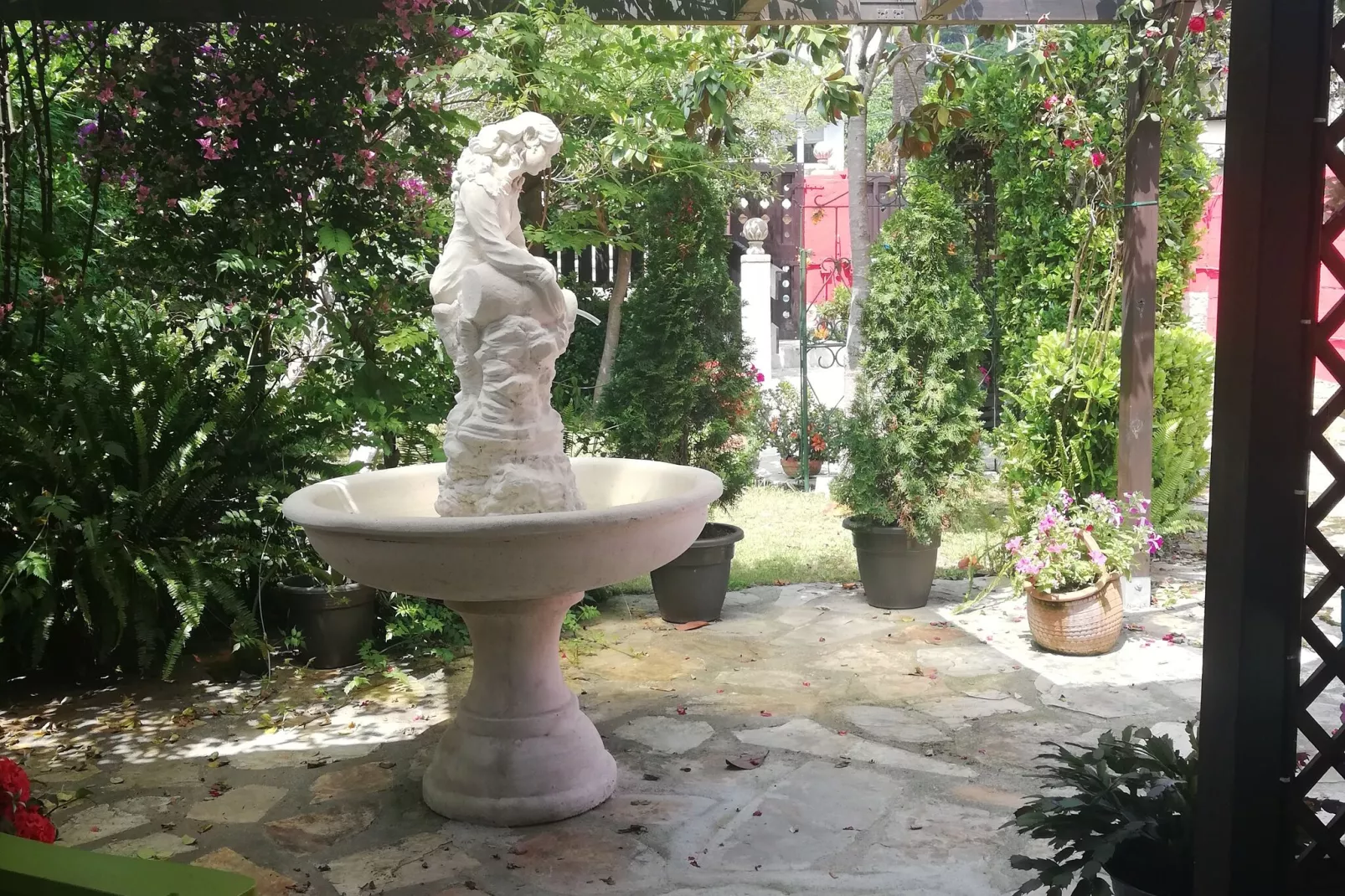 The caprice of Ros Mery-Reception hall