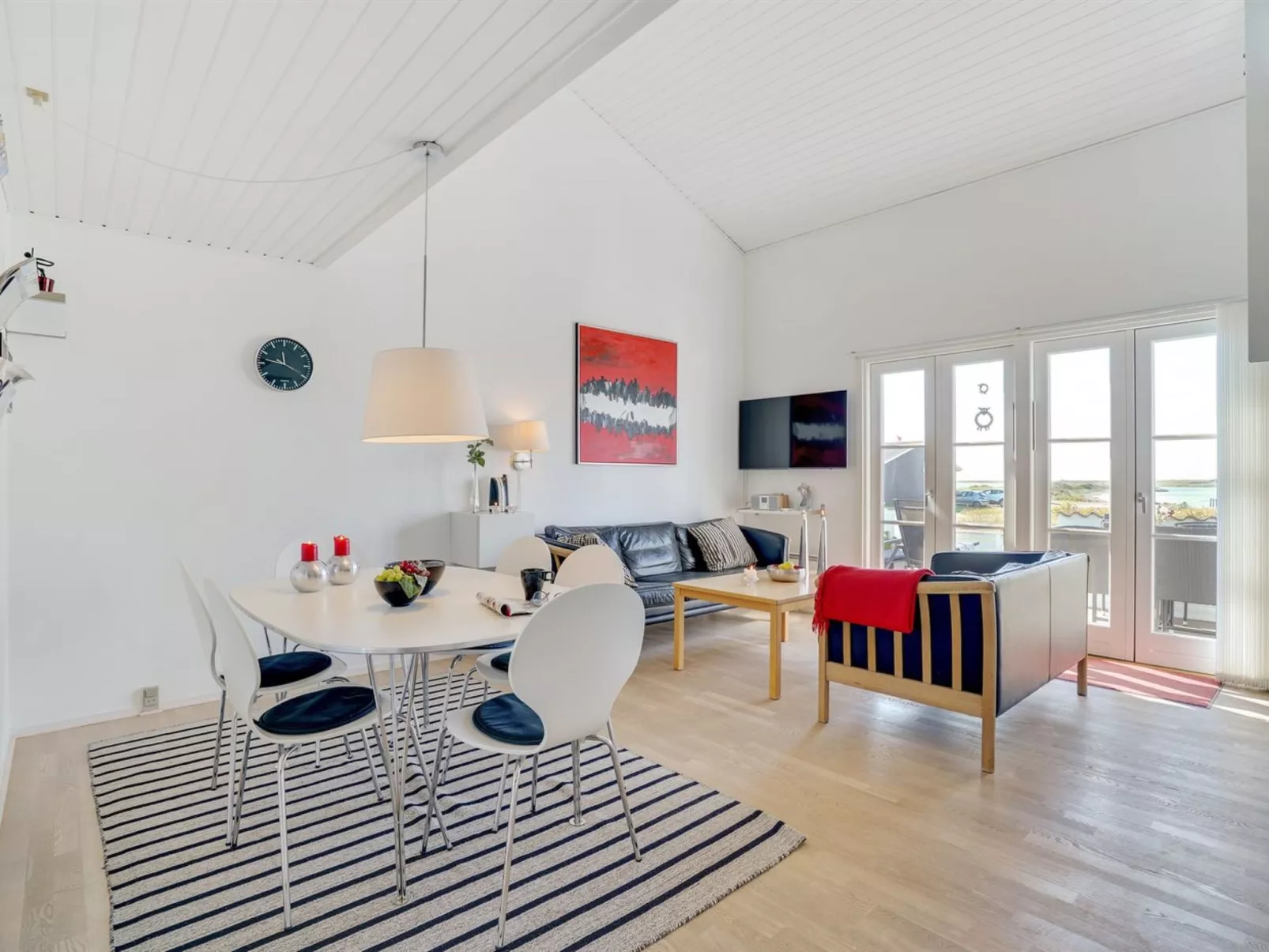 "Idunn" - 100m to the fjord-Drinnen