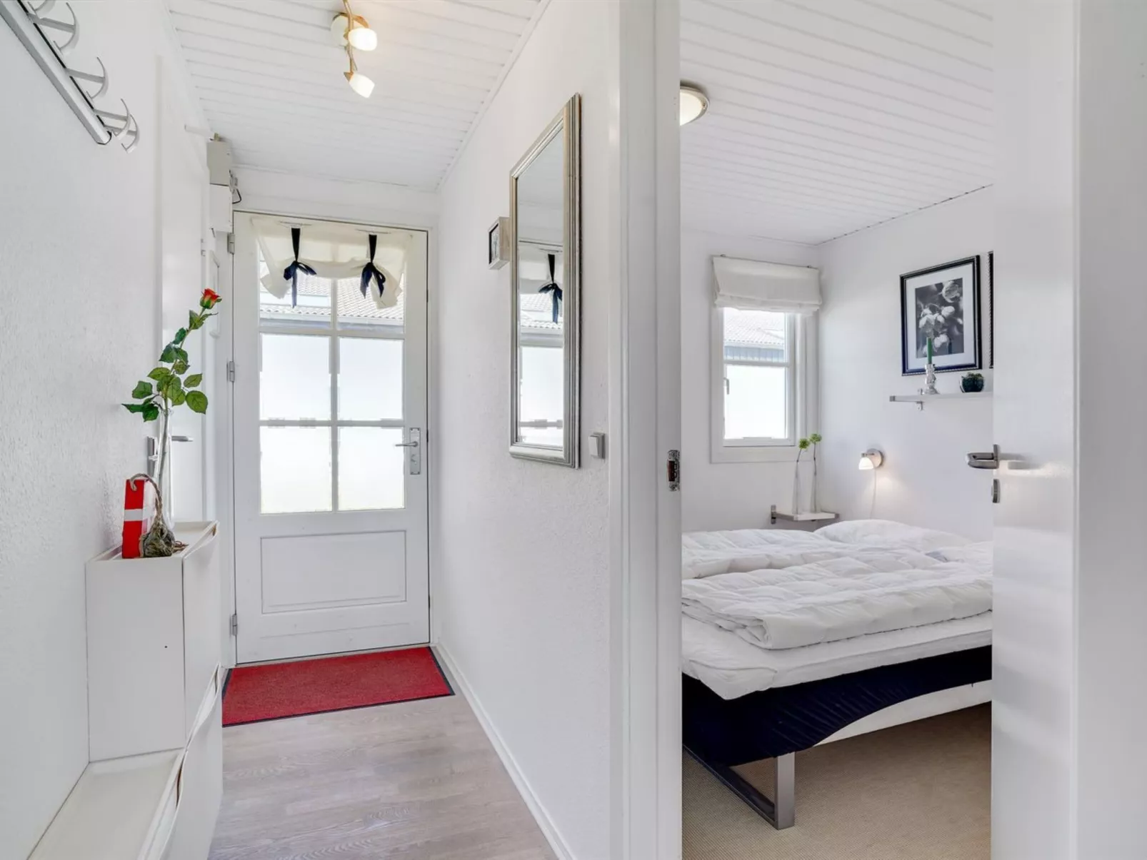 "Idunn" - 100m to the fjord-Drinnen