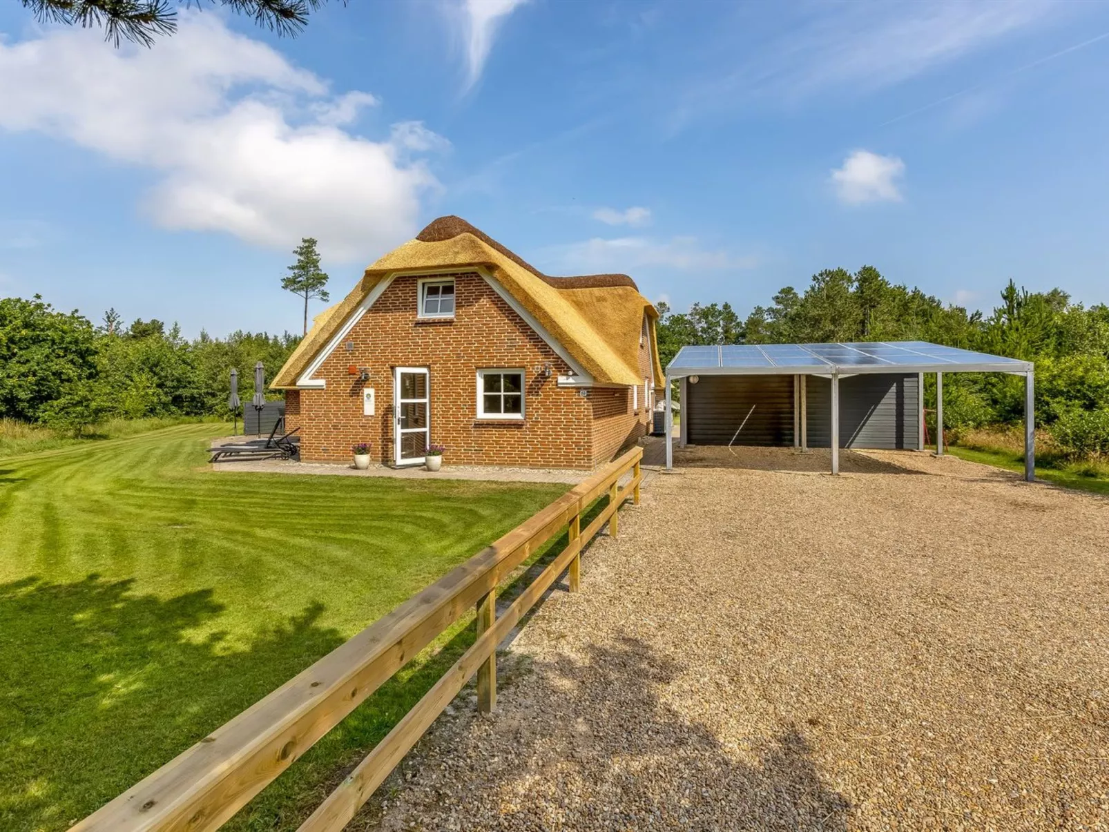 "Sondra" -  from the sea-Dehors