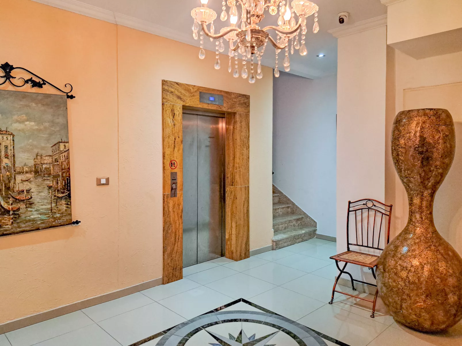 Aparthotel Rotonda Inn-Drinnen