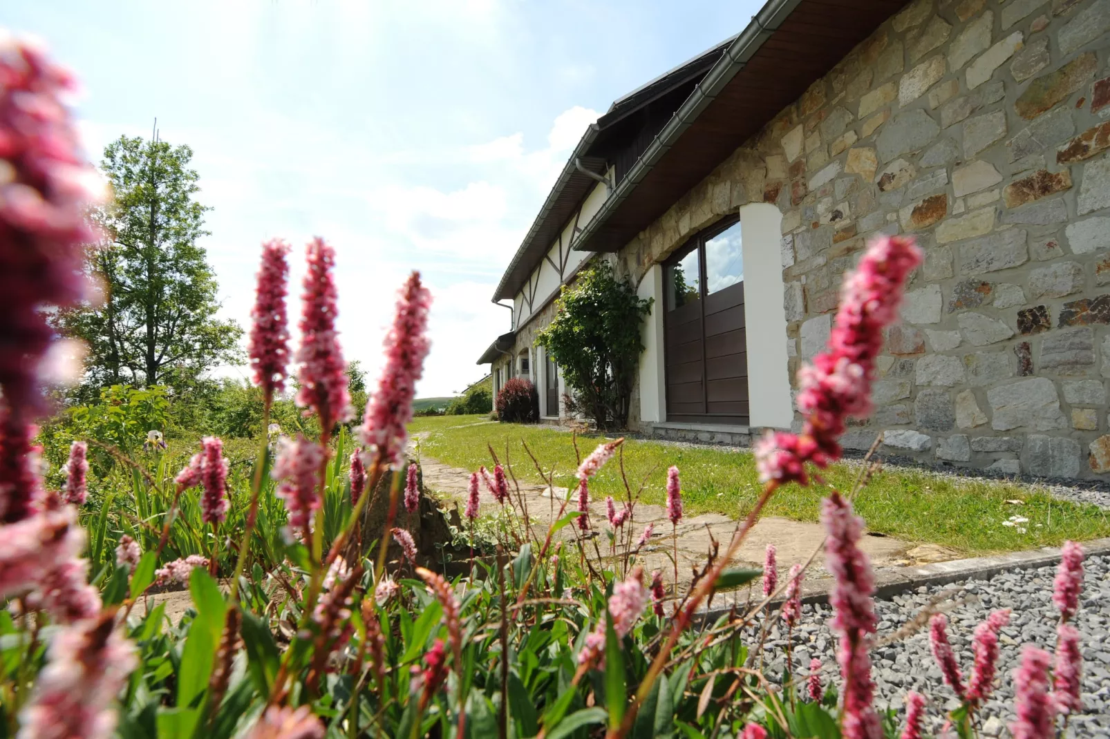 Vue Sur La Vallée-Exterior in summer