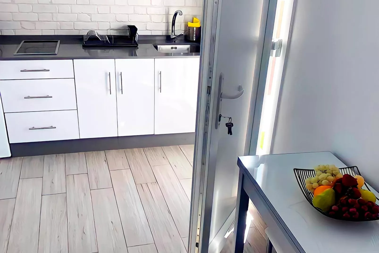 4637- +34696547830-Kitchen