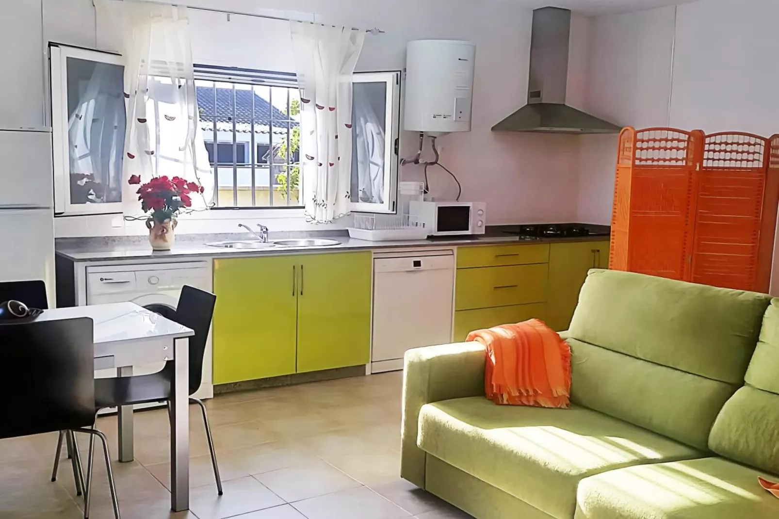 4976- +34636021638-Kitchen