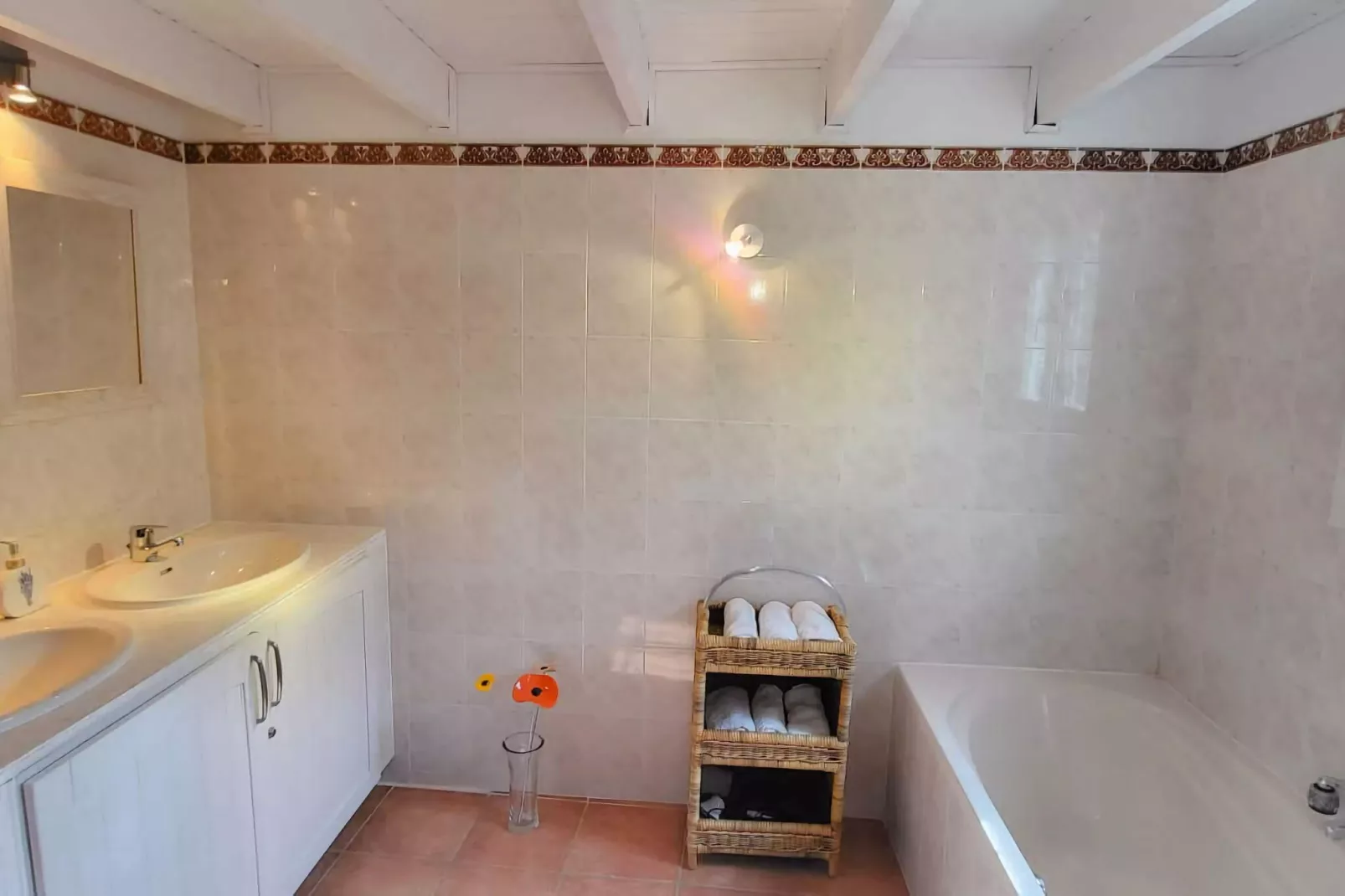 Villes sur Auzon-Bathroom