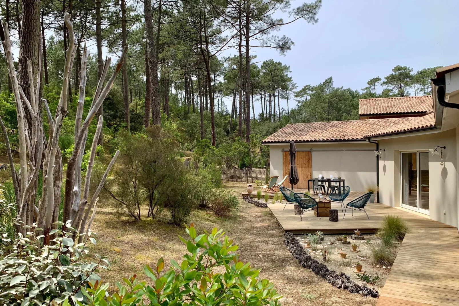 Clos les Pins-Gardens summer