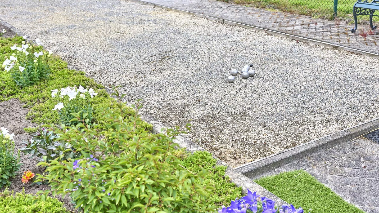 De Vrije Vogel-Installations du parc