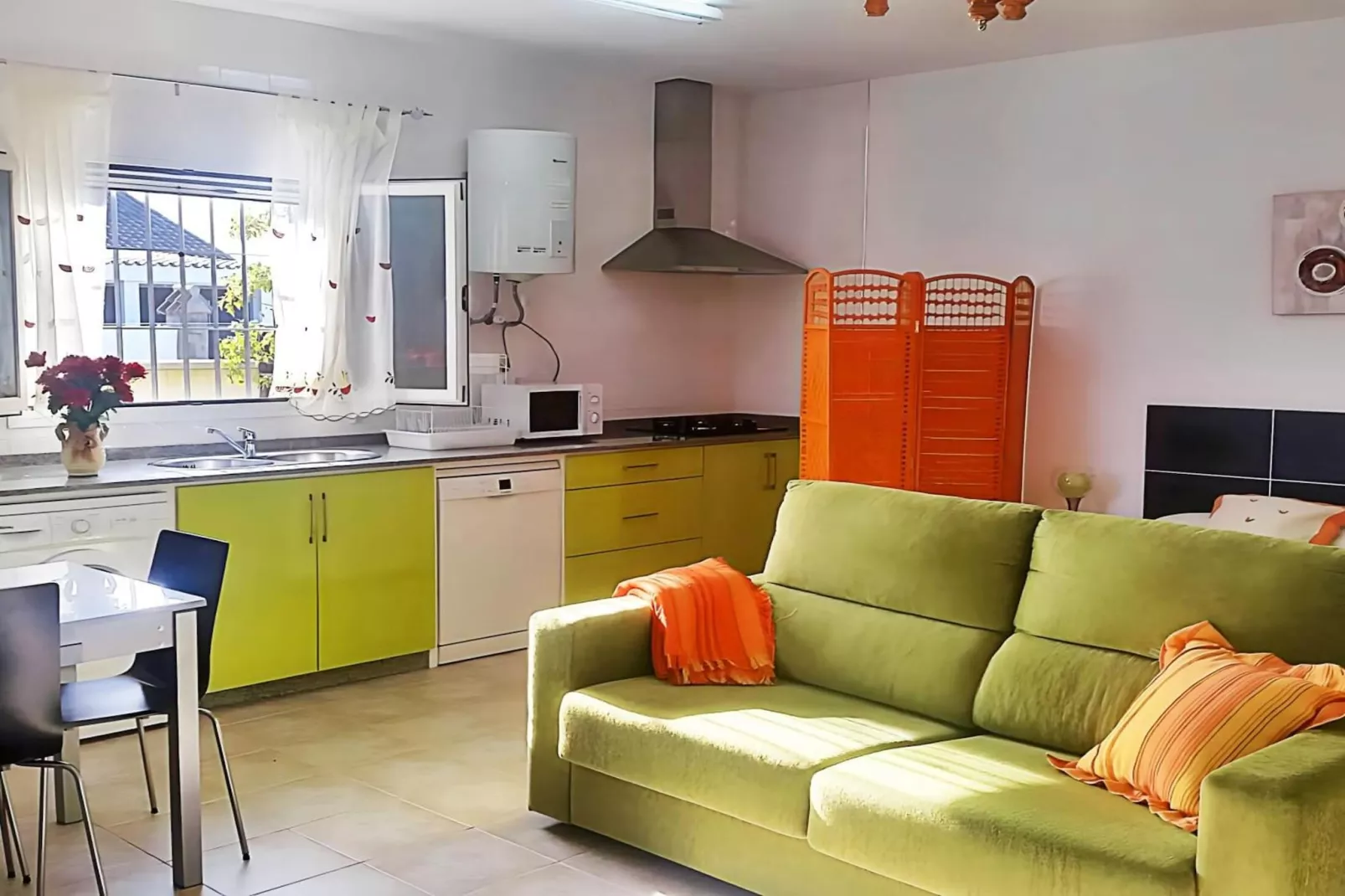 4976- +34636021638-Living room