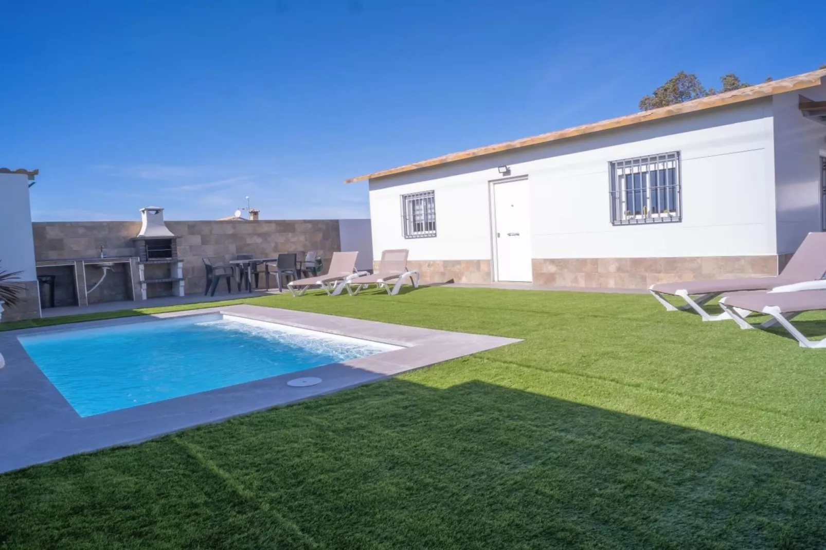 4676-+34696547830-Piscine