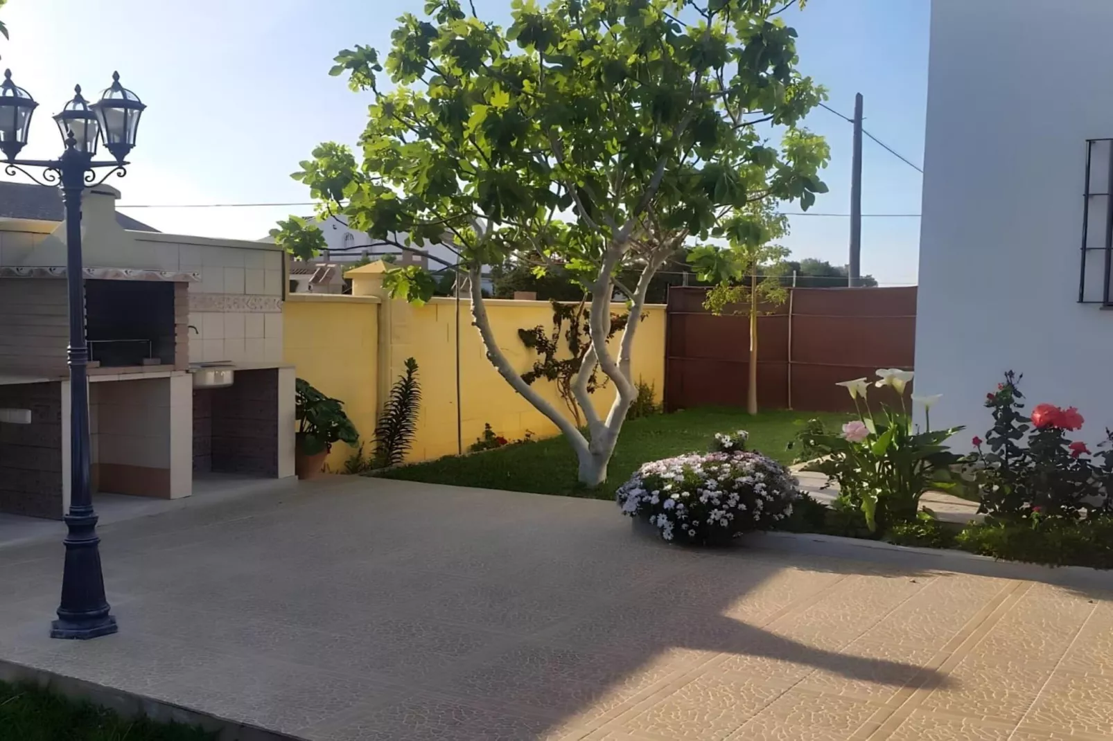 4976- +34636021638-Gardens in summer