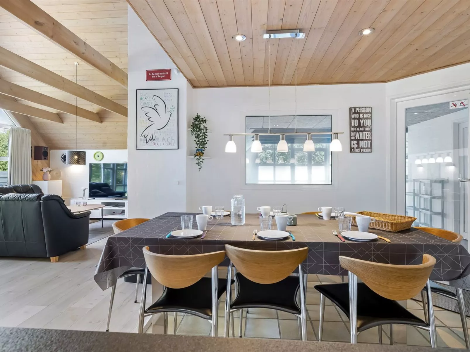 "Sondra" -  from the sea-Dedans