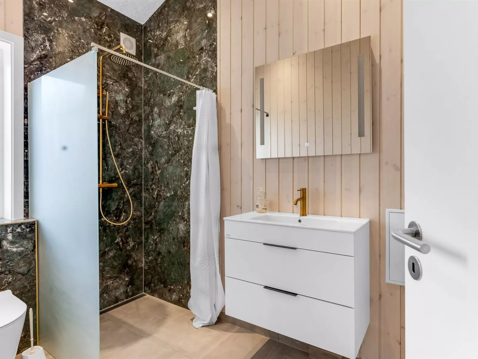 "Thorin" - 1.2km from the sea-Dedans