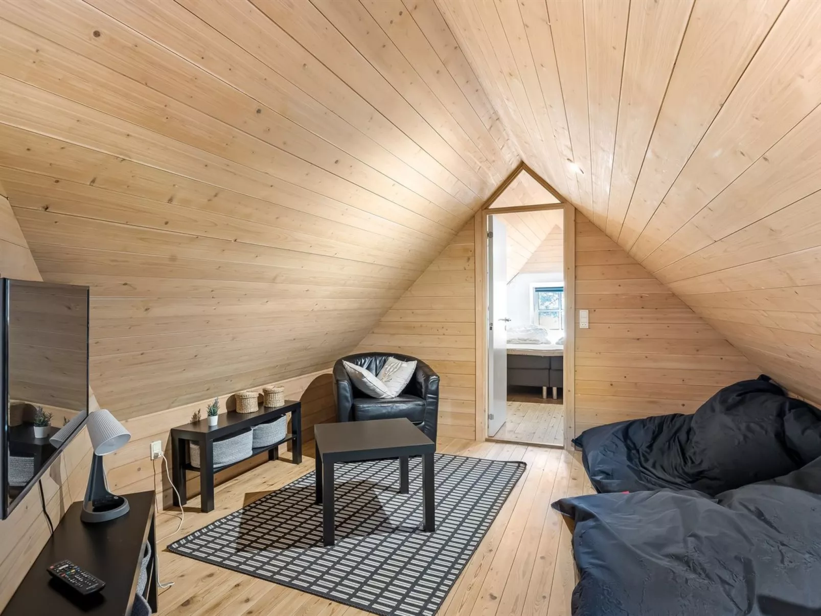 "Sondra" -  from the sea-Dedans