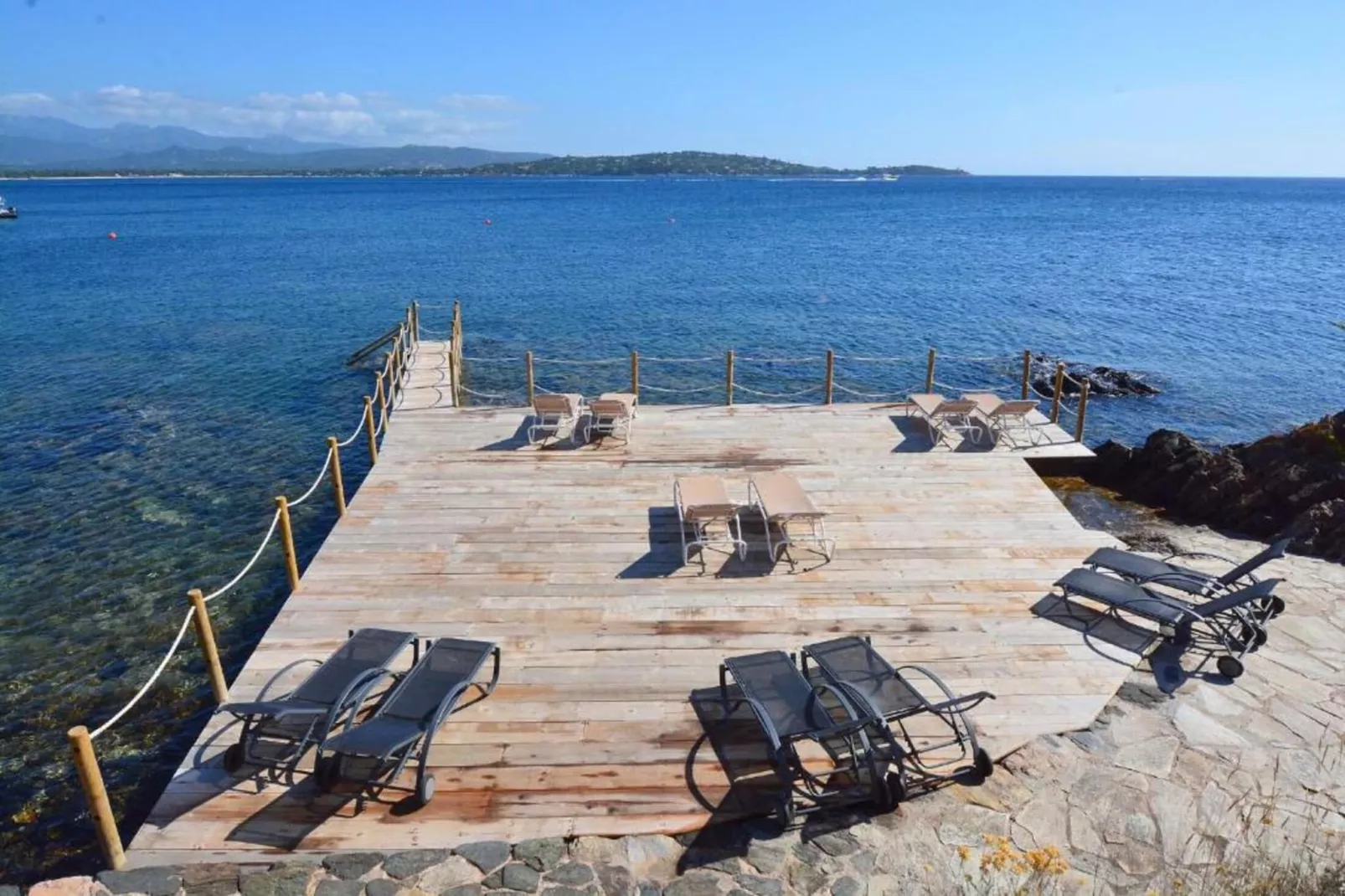 Villa T4 duplex à la location sur Porto-Vecchio-Gebiete Sommer 5 km