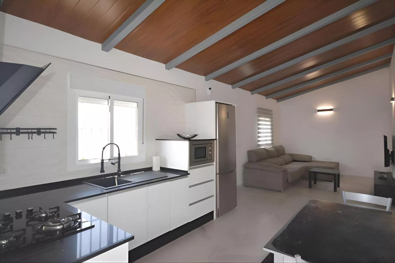 4676-+34696547830-Cuisine