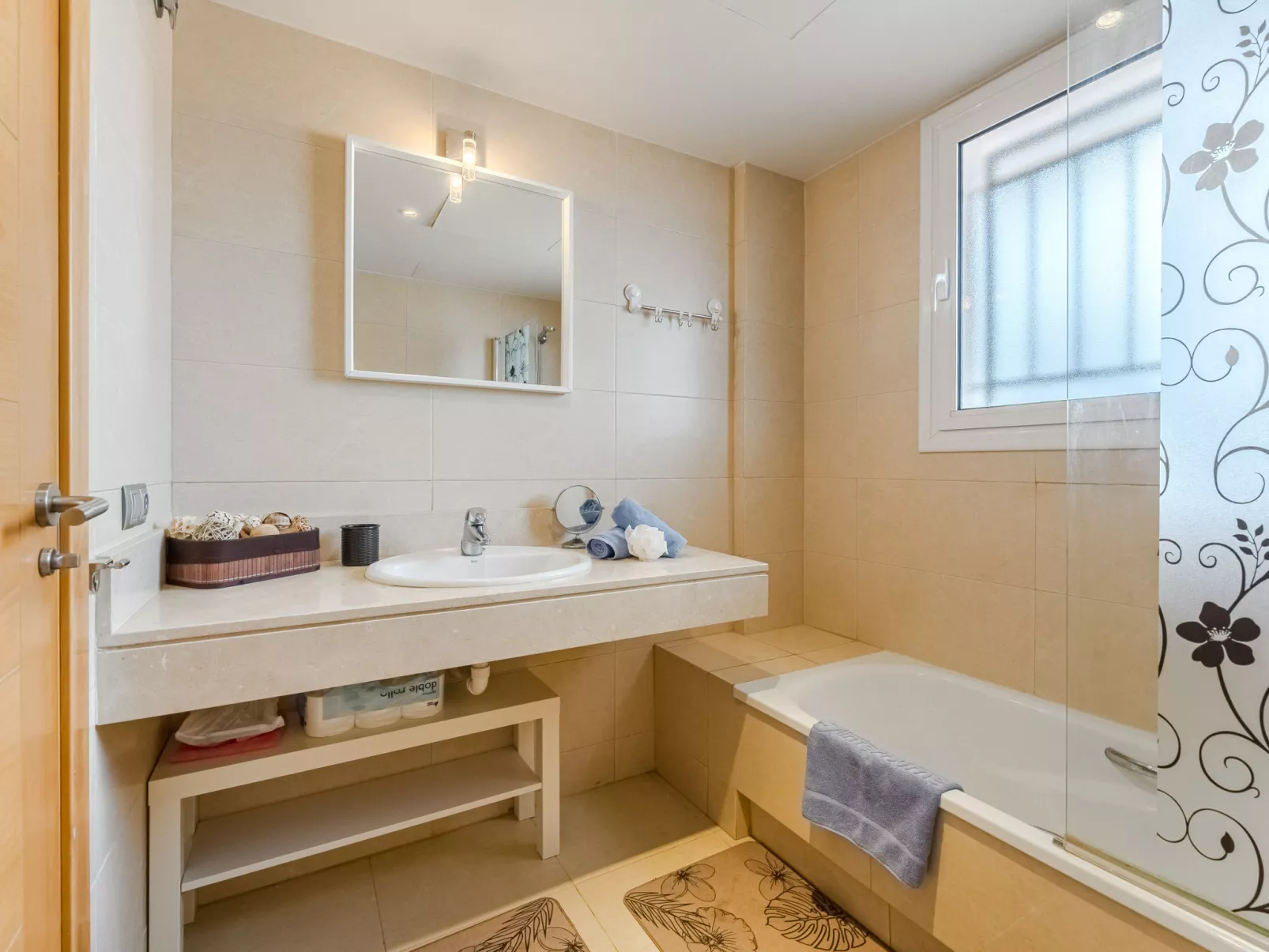 Santiago Seaview-Inside