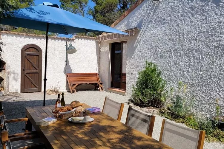 La Tinasse-Exterior summer