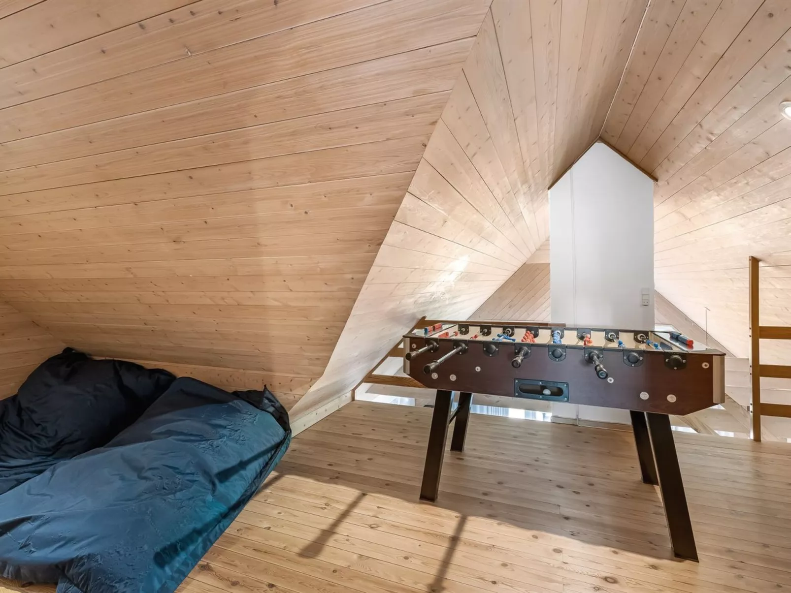 "Sondra" -  from the sea-Dedans