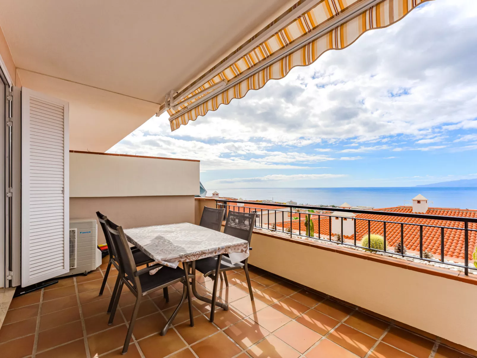 Santiago Seaview-Outside