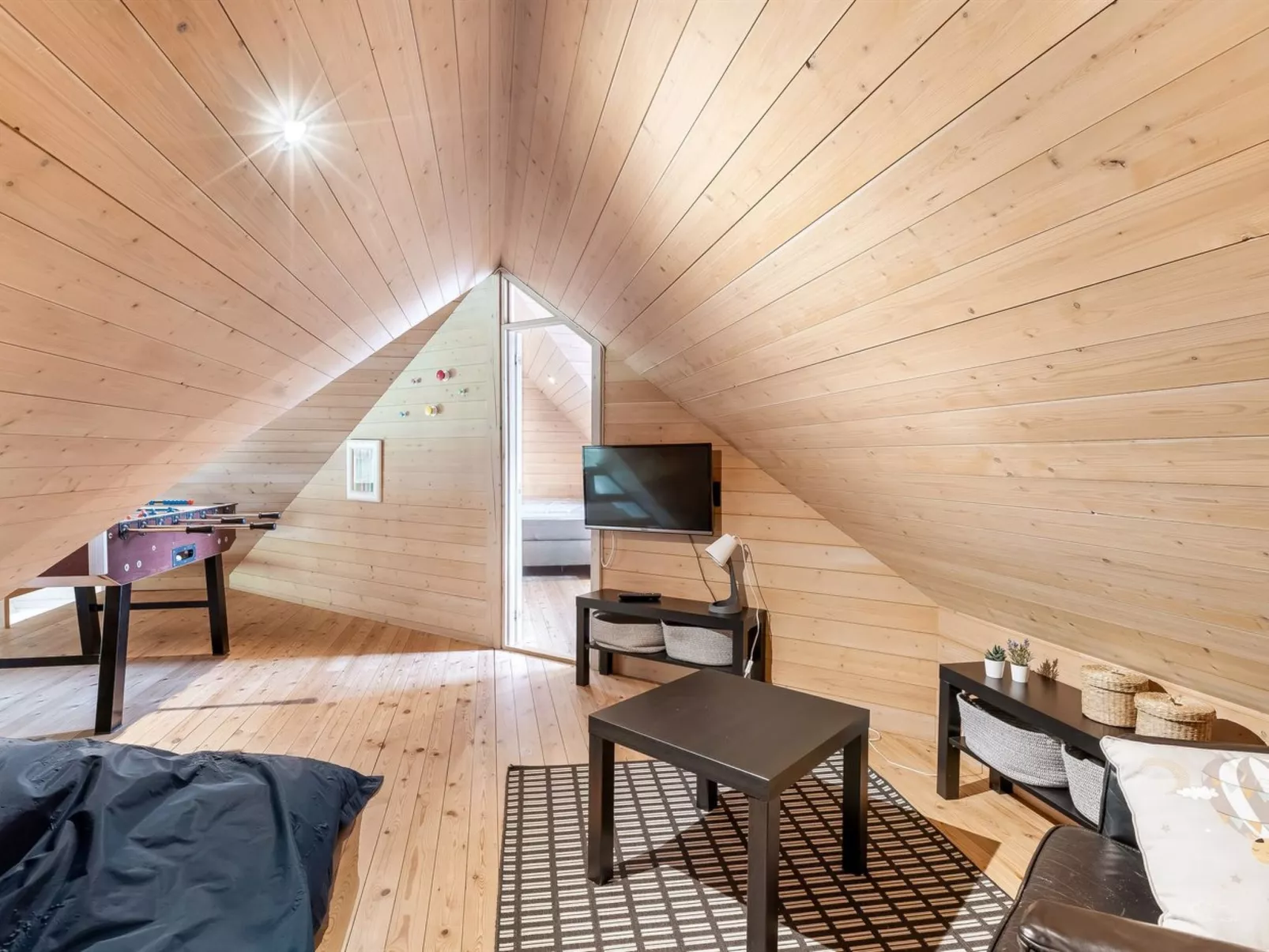 "Sondra" -  from the sea-Dedans