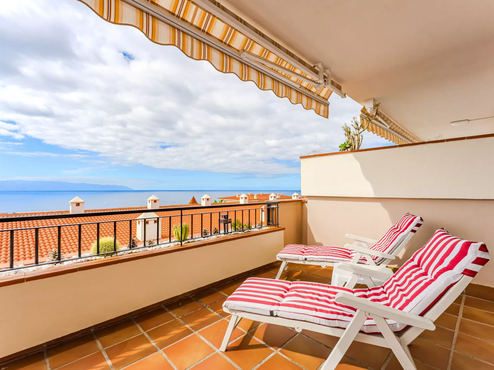 Santiago Seaview-Outside