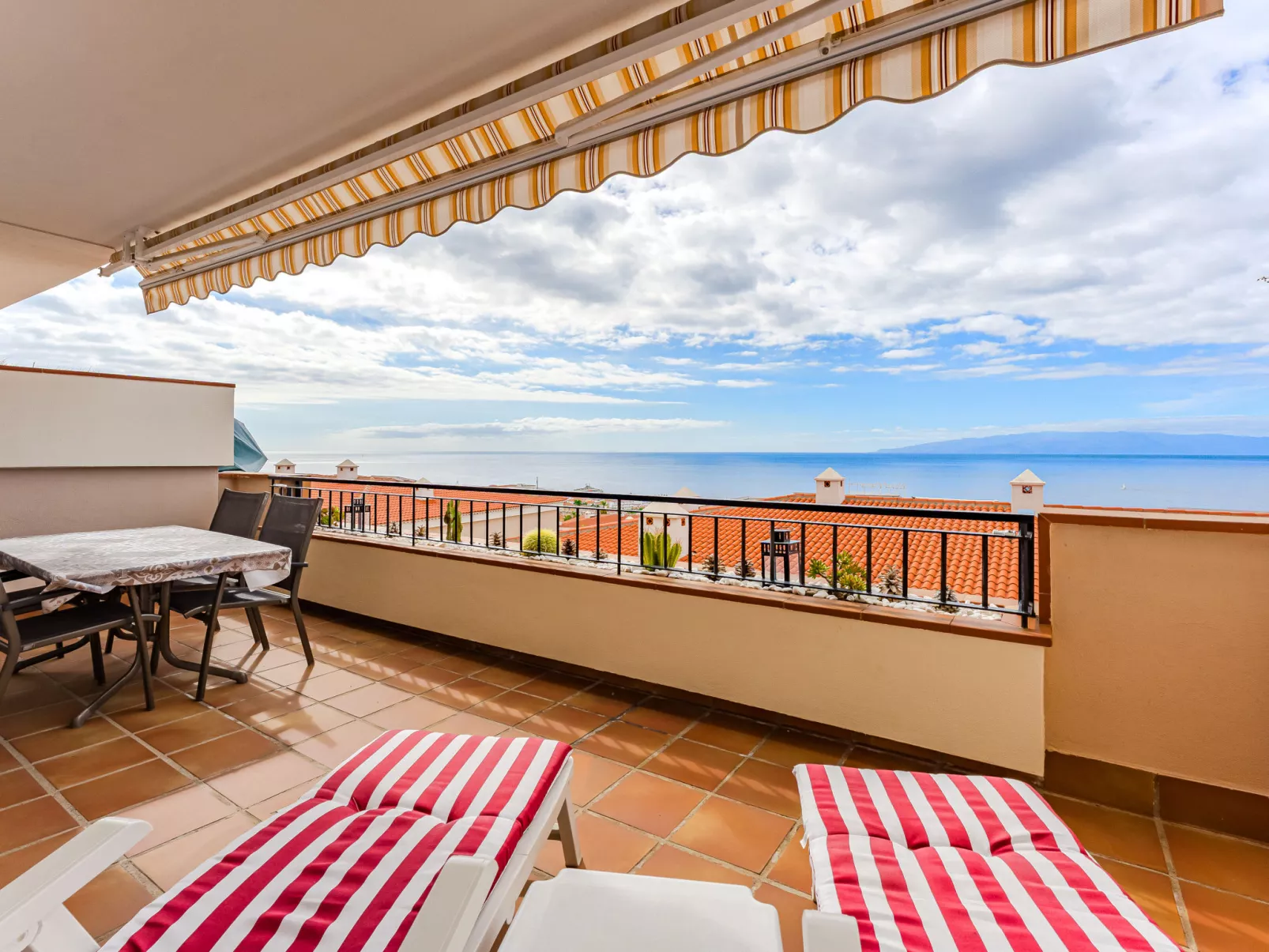 Santiago Seaview-Outside