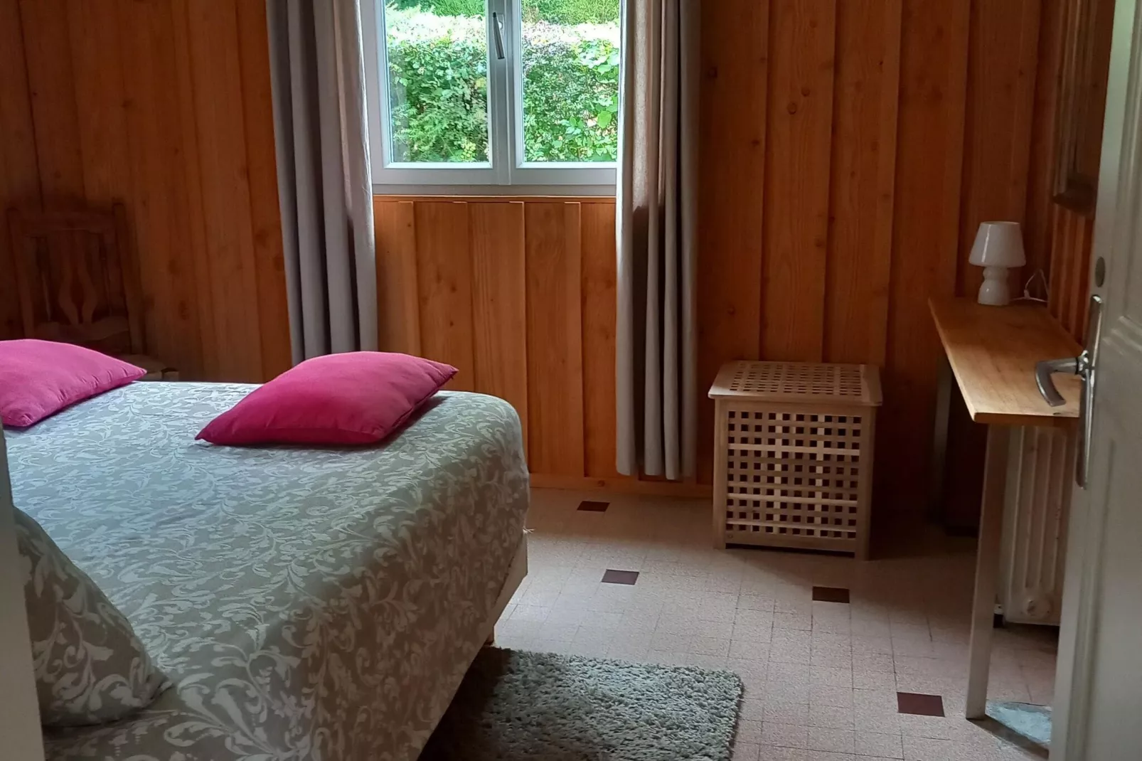 Le Bon Sentiment-Bedroom