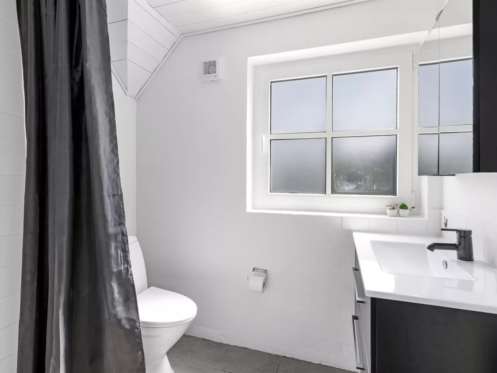 "Sondra" -  from the sea-Dedans