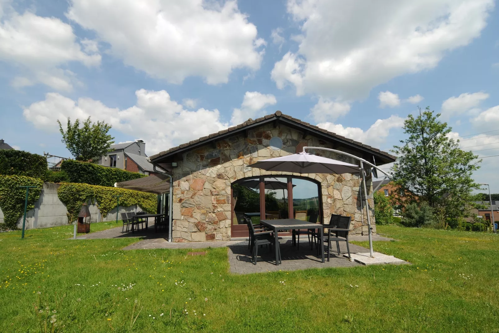 Vue Sur La Vallée-Gardens in summer