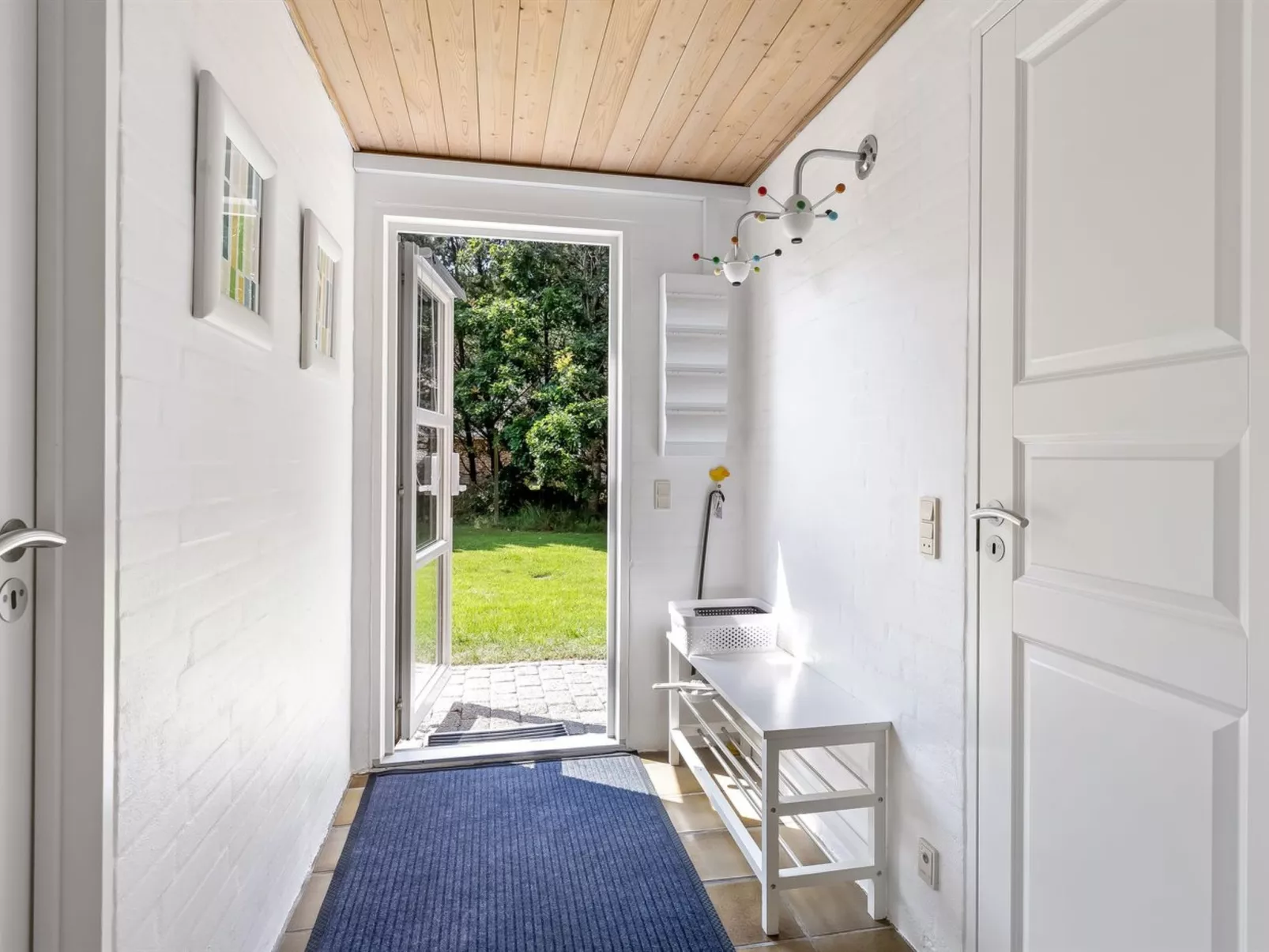 "Sondra" -  from the sea-Dedans