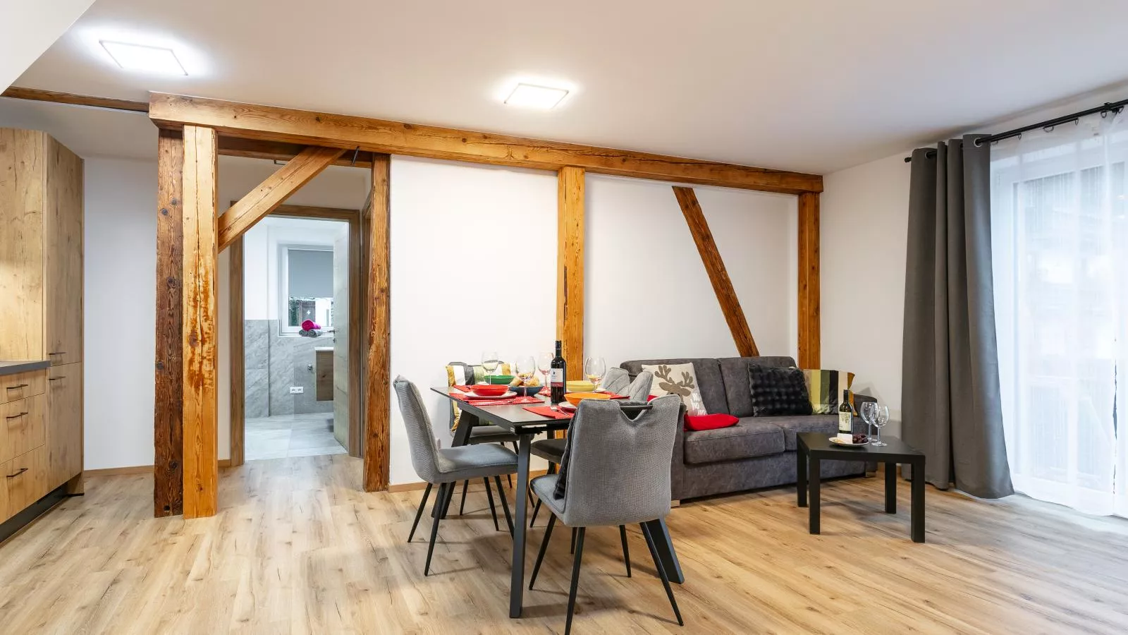 Tennerhof Apartments Top 1 2 3-Dining room