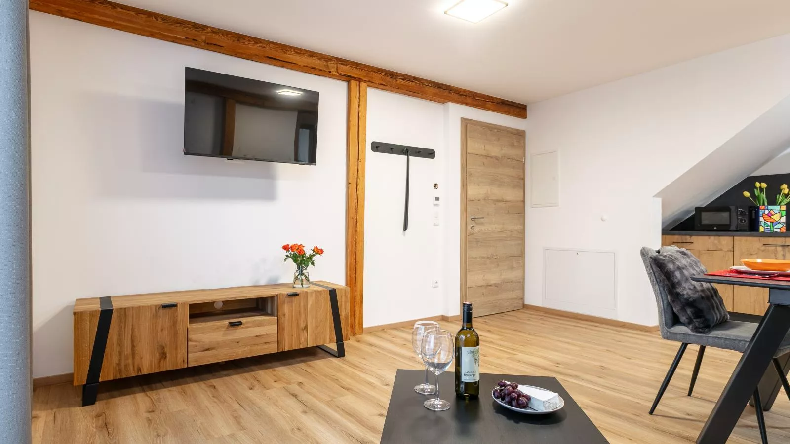 Tennerhof Apartments Top 1 2 3-Living room