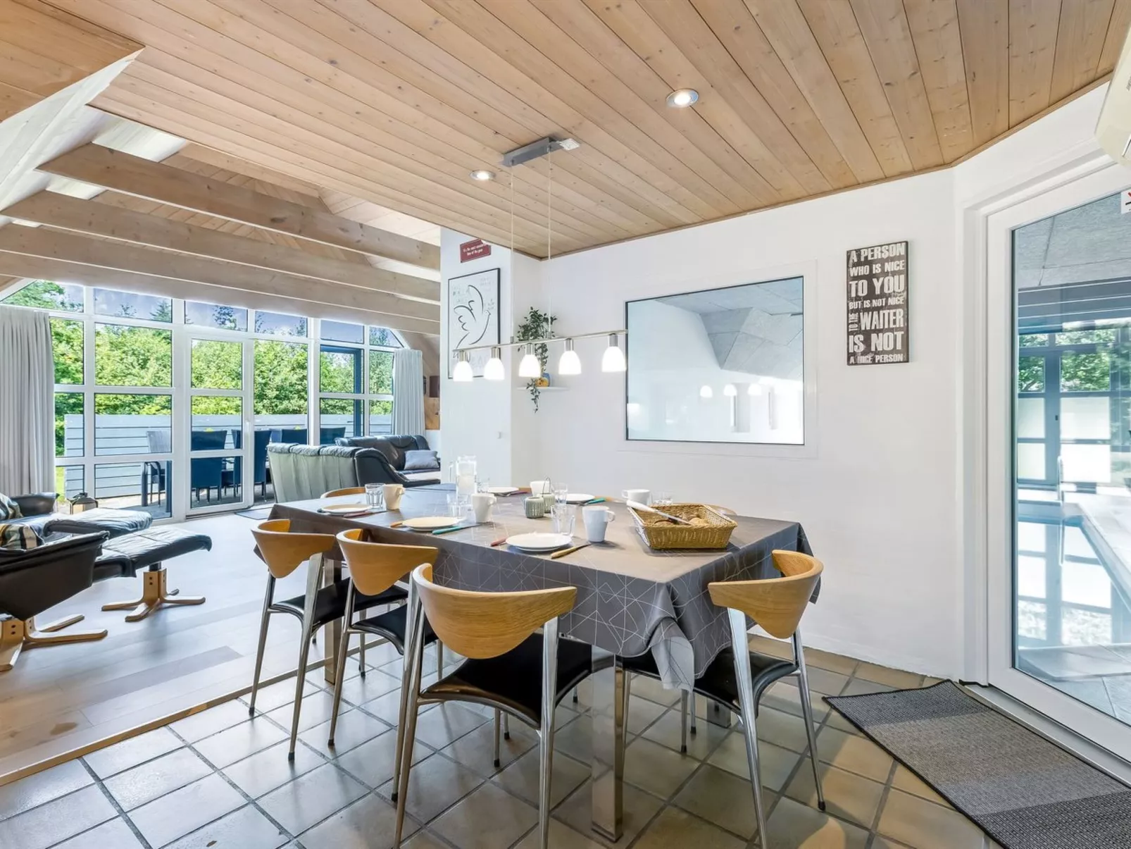 "Sondra" -  from the sea-Dedans