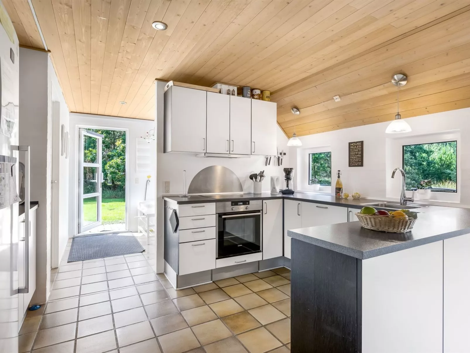 "Sondra" -  from the sea-Dedans