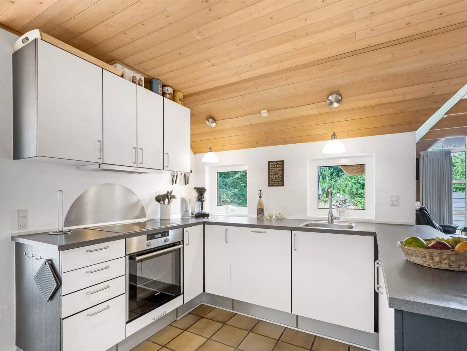 "Sondra" -  from the sea-Dedans