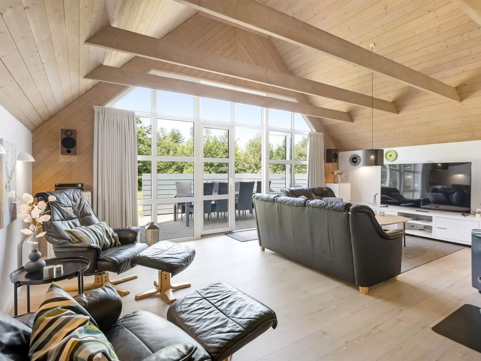 "Sondra" -  from the sea-Dedans