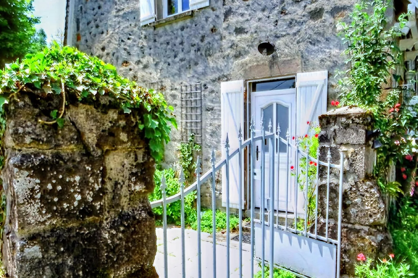 Petite Plaisance-Exterior summer