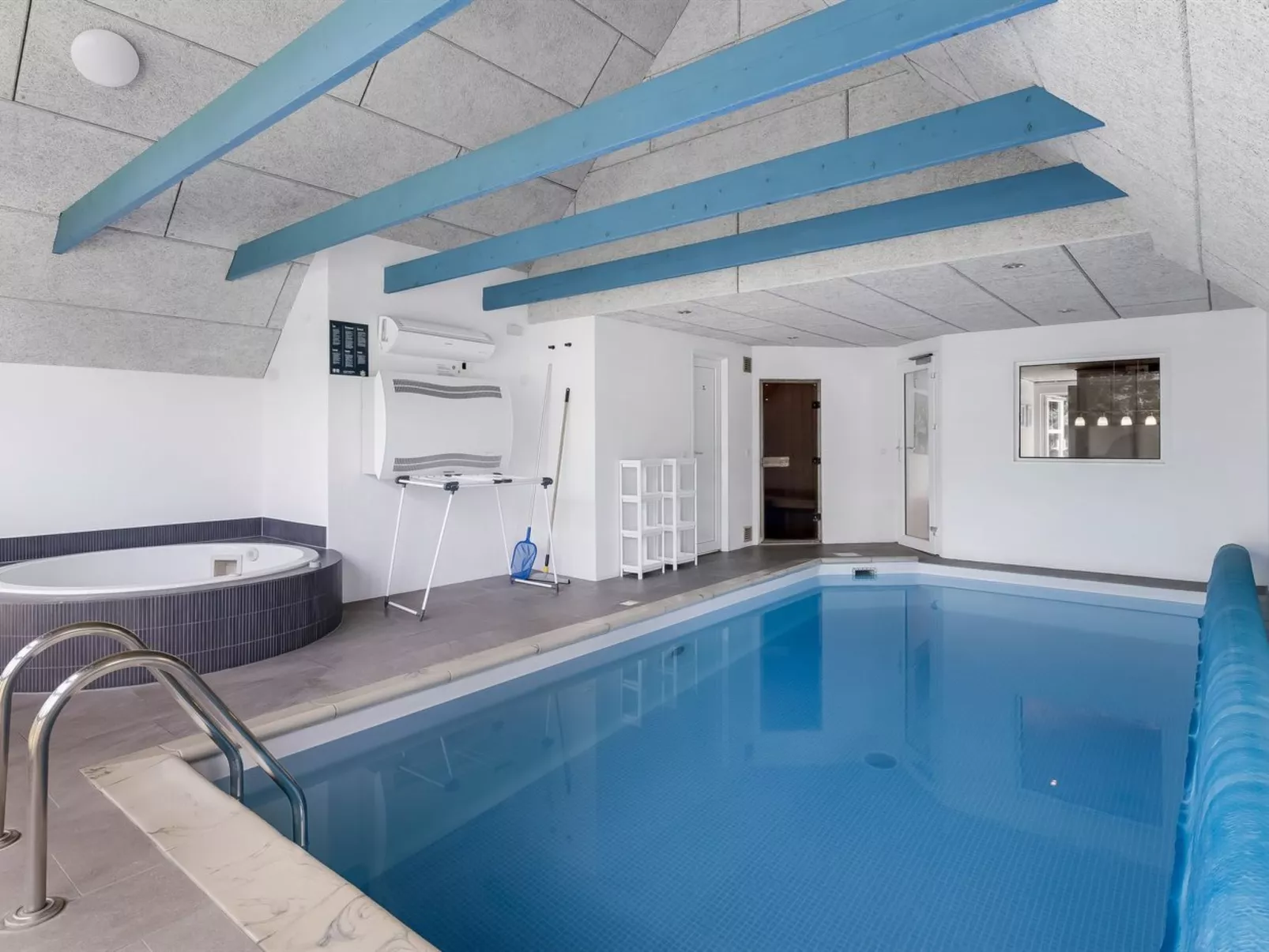 "Sondra" -  from the sea-Dehors