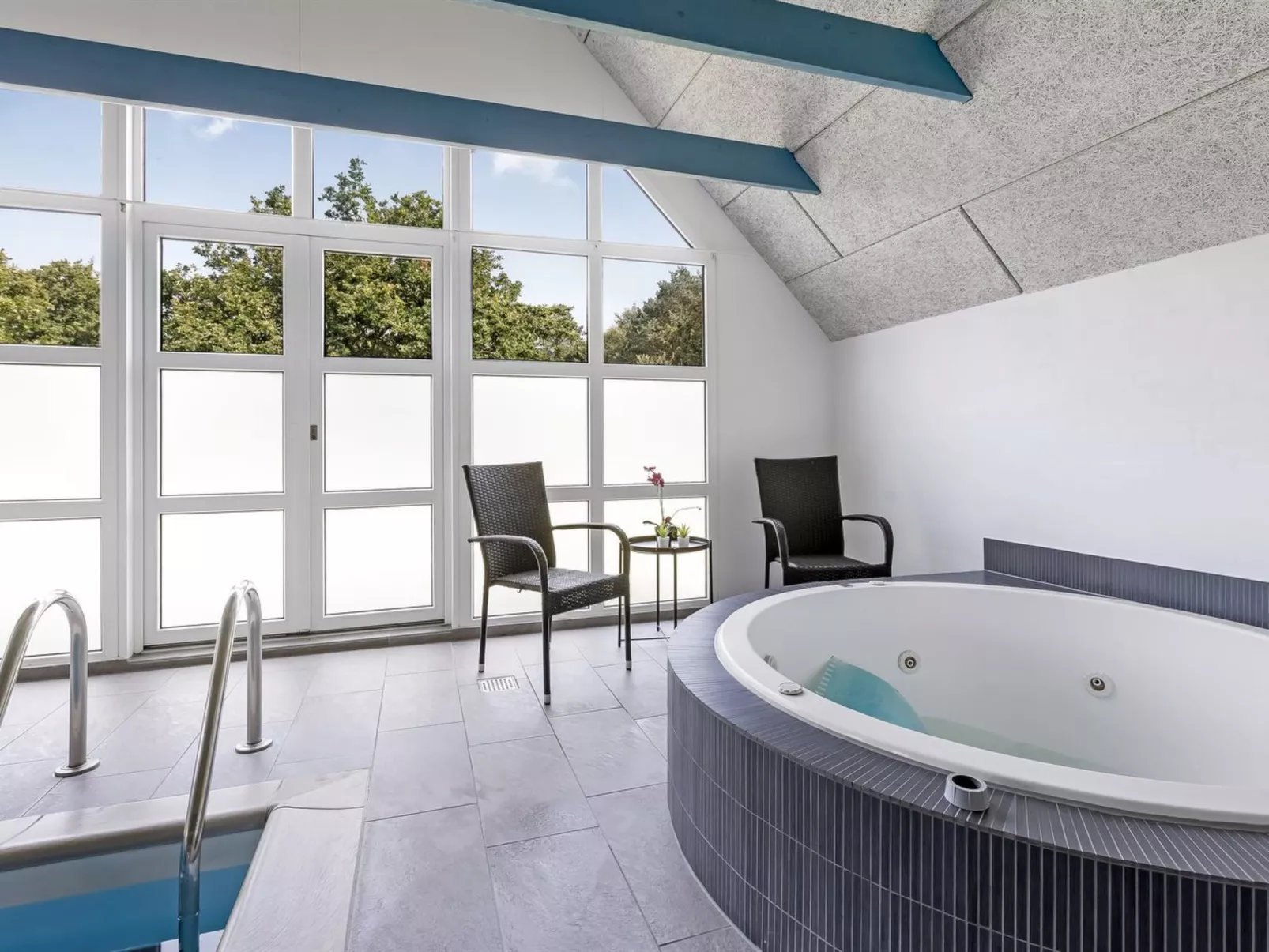 "Sondra" -  from the sea-Dedans