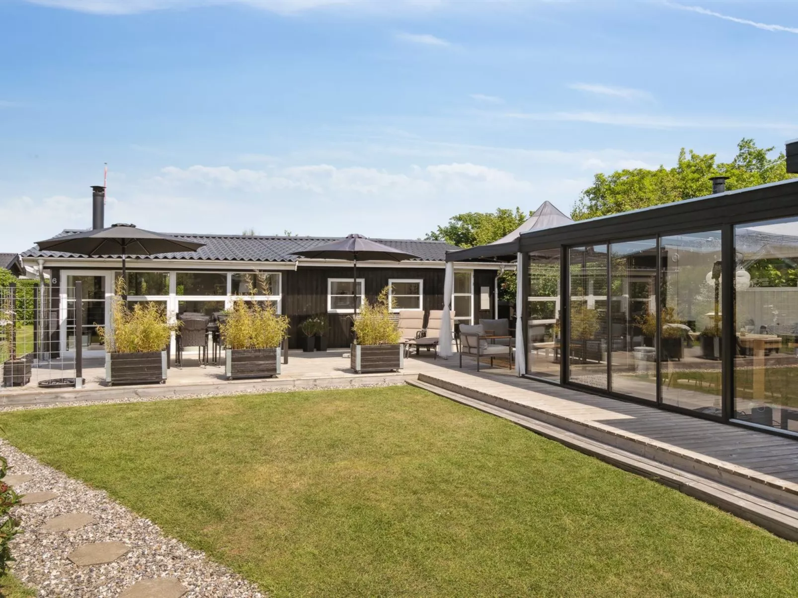 "Helmina" - 125m from the sea