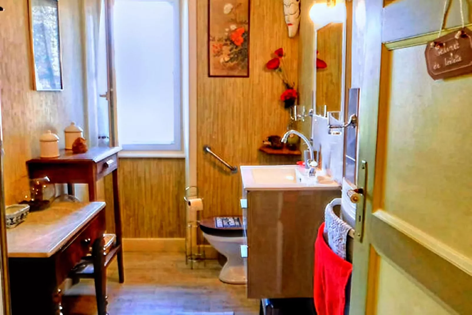 Petite Plaisance-Bathroom