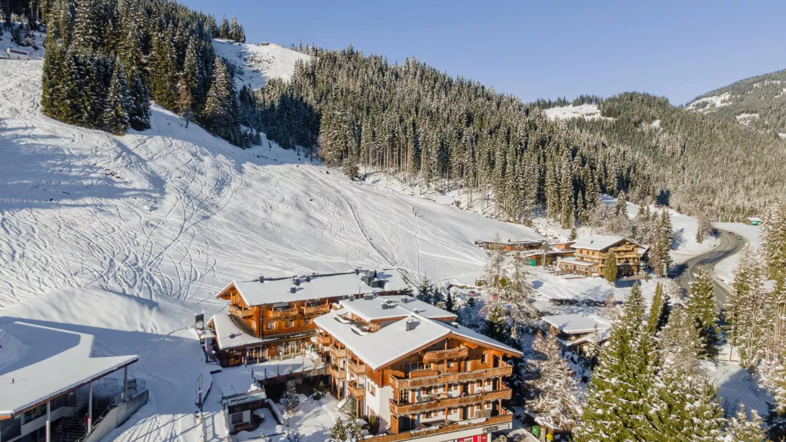 Panorama Chalet Top 2A am Lift Ski-In-Out-Exterior in winter