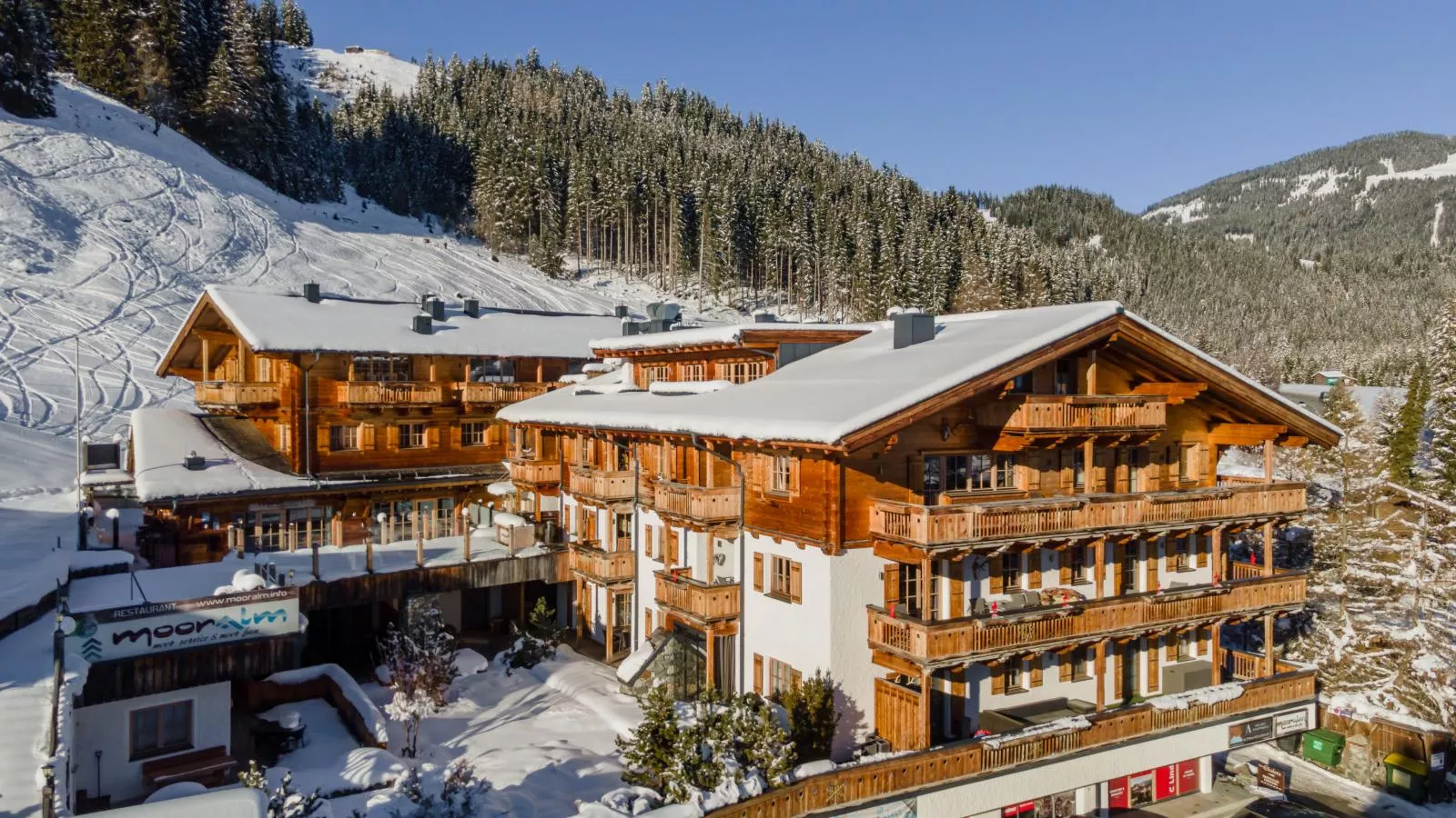 Panorama Chalet Top 2A am Lift Ski-In-Out-Exterior in winter