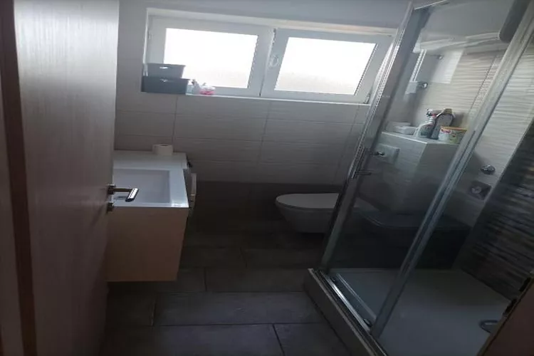 Aqua Maris Lovran - Two Bedroom Apartment with Balcony and Sea view-Salle de bain