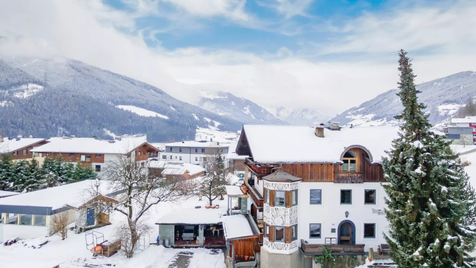 Kaiser-Exterior in winter